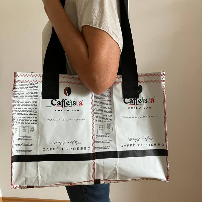 Großer Weißer Shopper Caffeista Upcycling Nachhaltig Einkaufstasche Sporttasche Schultertasche Kaffetüten Genäht Praktisch Wasserfest Alu von Vielfach
