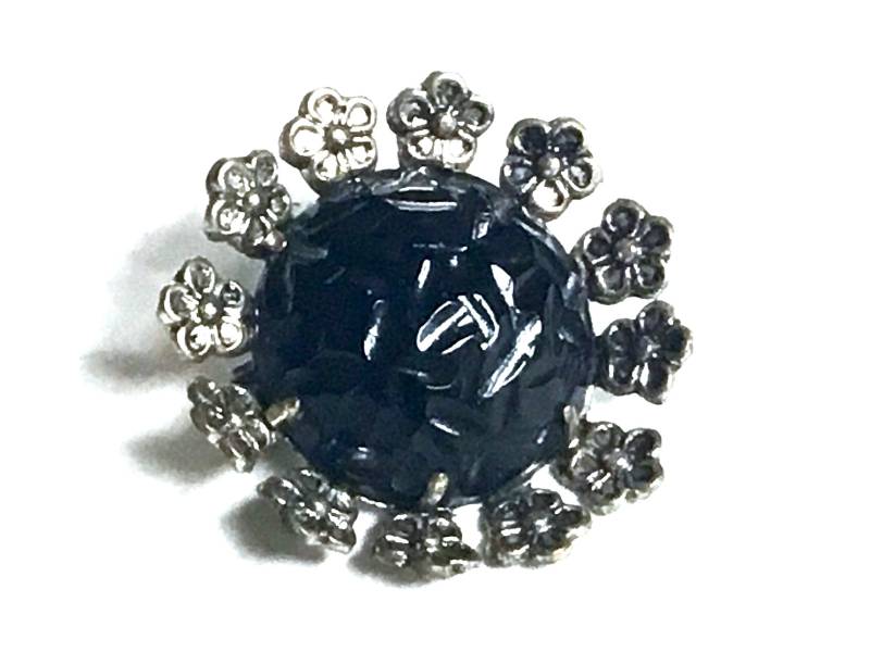 Vintage 1940S Trauerbrosche Silberfarbene Trauerbrosche & Schwarze Cabochon-Nadel Vintage 1940S Trauerbrosche Silberfarbene Trauerbrosche & Schwarze Cabochon-Nadel von ViennaDelight