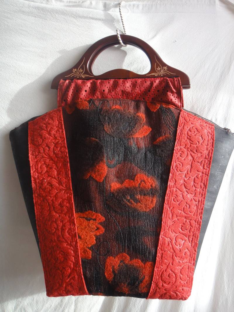 Grosse Handtasche Mit Echtholzhenkel - in Aussergewöhnlichem Designmix Und Material von ViennaDesign