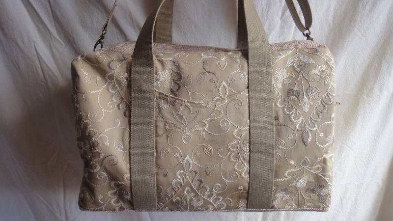 Reisetasche Wunderschön Bestickt in Gold Und Silber von ViennaDesign