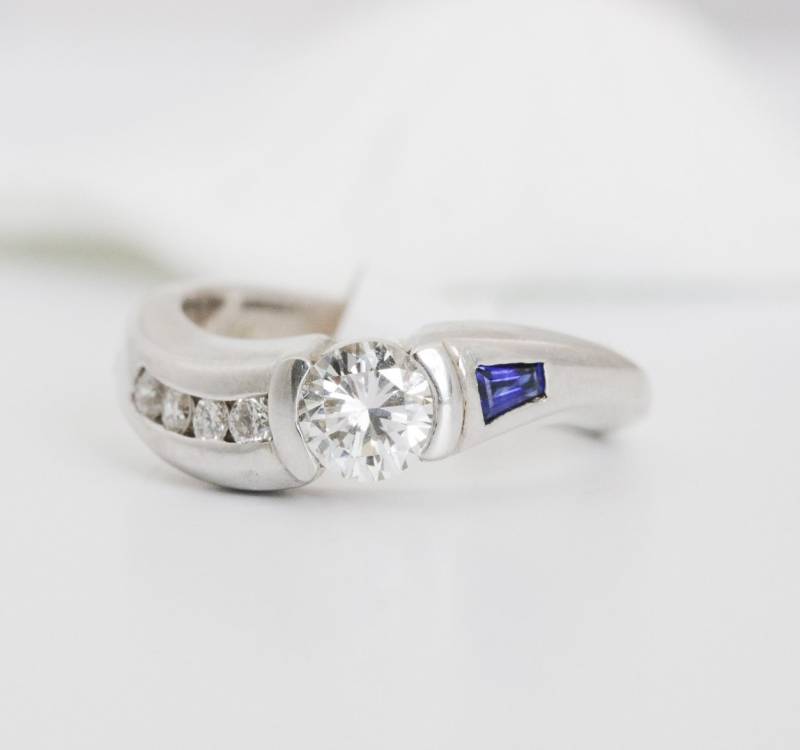 Antike 0, 56 Ct Diamant Saphir-Ring, 14 K Weißgold Verlobungsring, Diamant-Schmuck von ViennaJewelryandCo