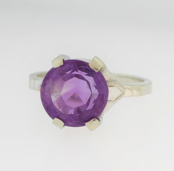 Antike Solitär Amethyst Ring - 14 K White Gold von ViennaJewelryandCo