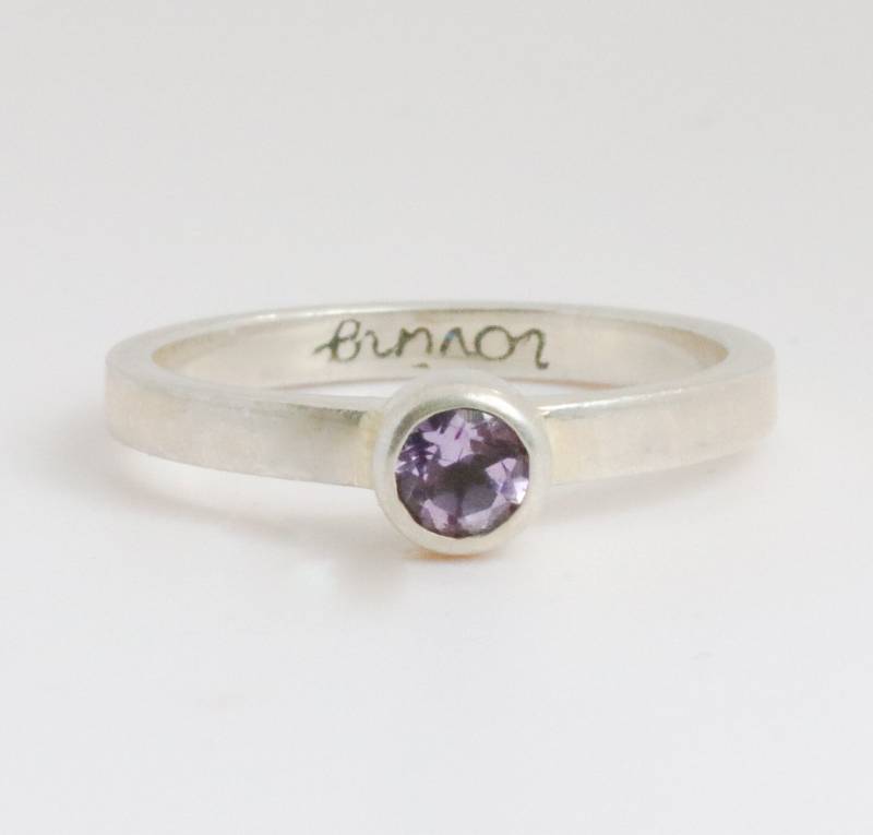 Lünette-Set Solitär Runder Amethyst Ring von ViennaJewelryandCo