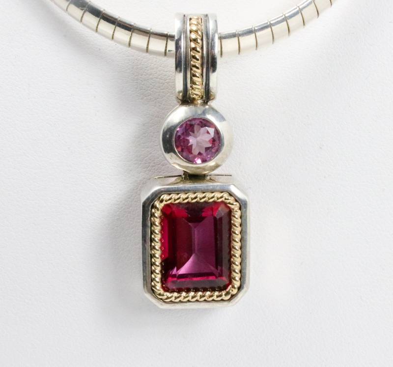 Smaragd Geschliffene Turmalin Halskette Aus Sterling Silber Und 14K Gelbgold von ViennaJewelryandCo