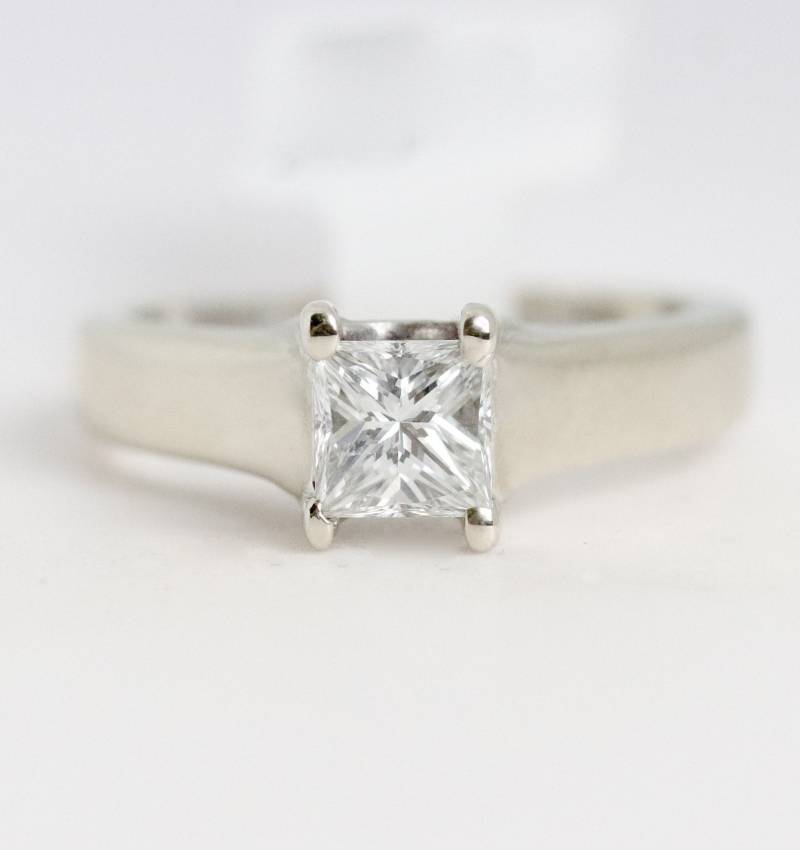 Solitär Prinzessin Cut Diamond Engagement Ring in 14K Weißgold von ViennaJewelryandCo