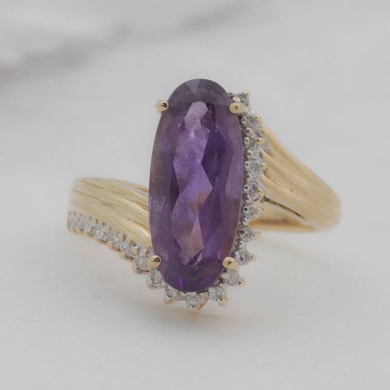 Vintage Amethyst Diamant Bypass Ring - 14K Gelbgold von ViennaJewelryandCo