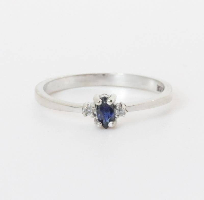 Zierlich Marquise Cut Blau Saphir Diamant Ring - 10K Weiß von ViennaJewelryandCo