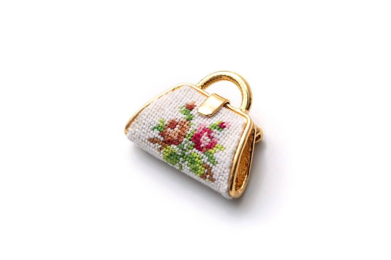 Taschenbrosche Handgestickt Petit Point von Viennapetitpoint