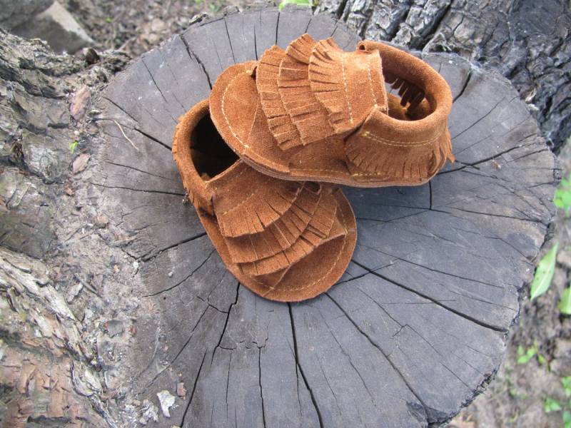 Braune Baby Sandalen, Fransen Sandalen, Weiche Sohle, Babysandalen von Viffi