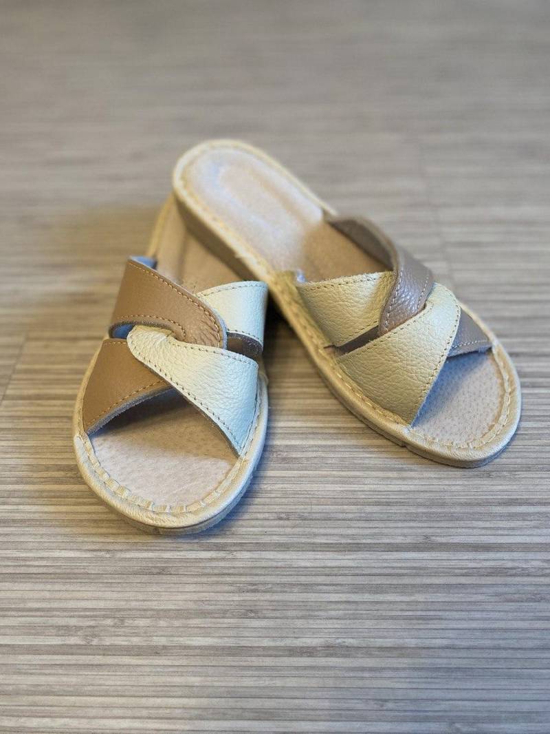 Leder Hausschuhe Für Frauen Offene Zehenschuhe Braun Beige Flip Flops Handgemachte Schuhe Sommerschuhe Hartsohlen Sandalen Zum Verschenken von ViiVslippersShop