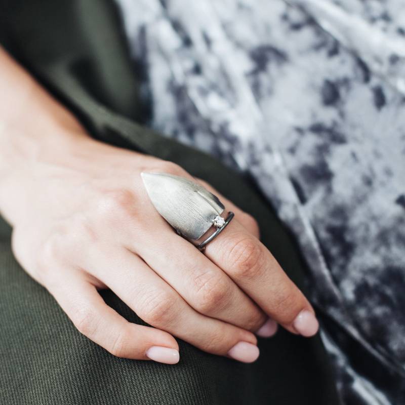 Azurblauer Ring, Großer Silberring, Massiver Statementring, Einzigartiger Langer Oxidierter Edelstein-Statementring, Ring Mit Stein von VikaMayzelJewelry