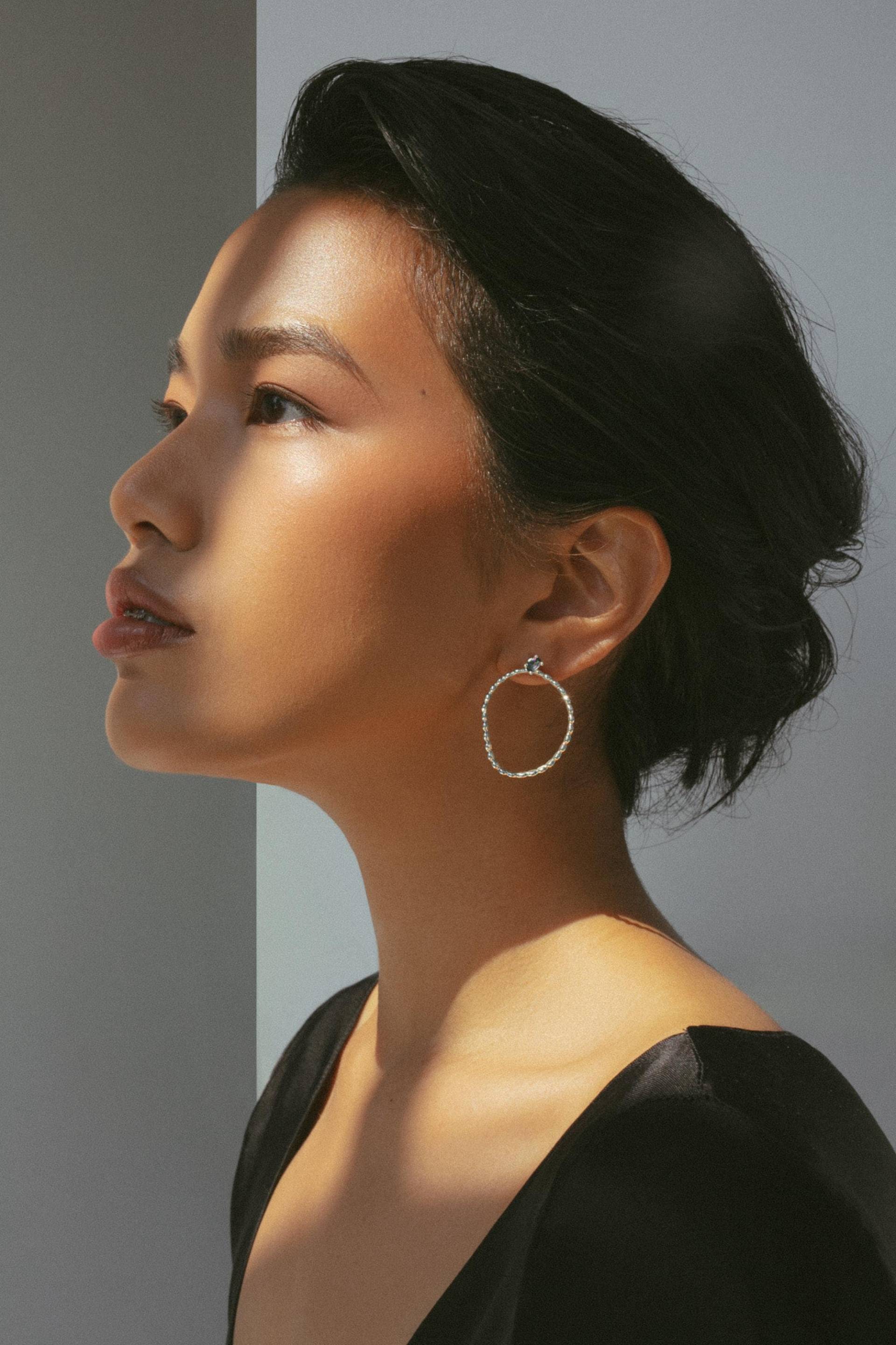 Große Ohrringe, Mismatched Ohrstecker, Statement Einzigartige Mix&match Mystic Topaz Silber Ohrstecker von VikaMayzelJewelry