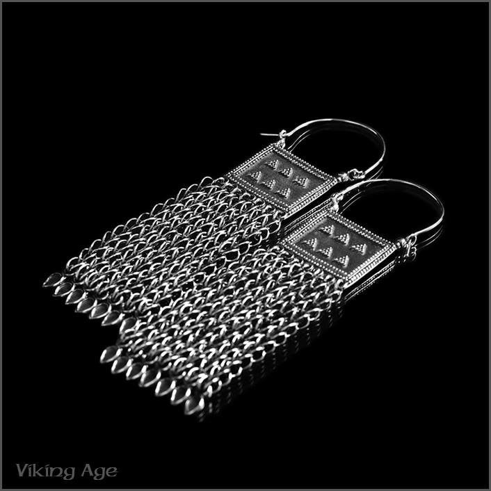 Silberohrhänger Mit Ketten Aus Großmähren Silberohrhänger Mit Ketten Aus Großmähren von VikingAgeStore