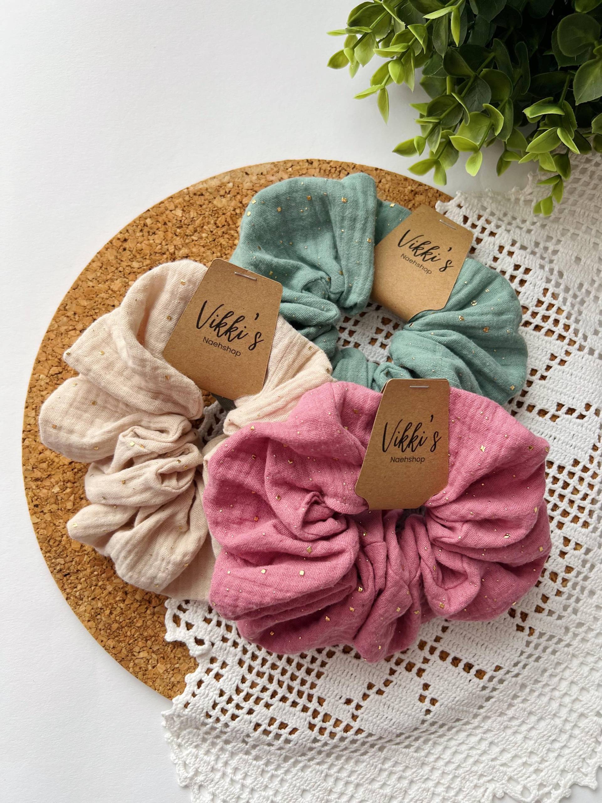 Scrunchie Voluminös | Haargummi Hair Scrunchy Zopfgummi Geschenkidee Big Scrunchie Glitzer Design Summer Trend Scrunchie Voluminös | Haargummi Hair Scrunchy Zopfgummi Geschenkidee Big Scrunchie Glitzer Design Summer Trend von VikkisNaehShop