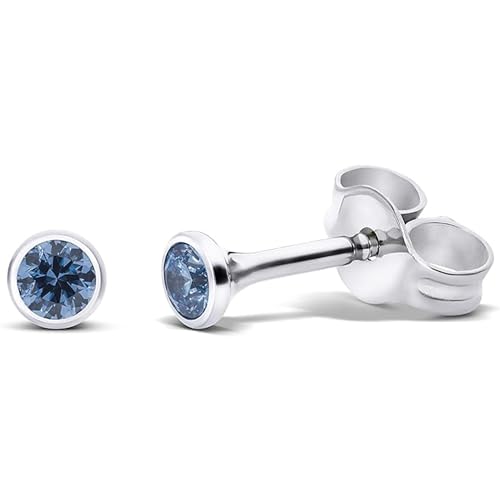 TIABELLE – Ohrstecker TRUMPET aus Titan mit funkelnden Swarovski® Zirconias – Silberfarbene Ohrringe für Damen – allergenfrei & hautverträglich – Handmade in Germany (MINI | 3,0 mm ø | Light Blue) von TIABELLE