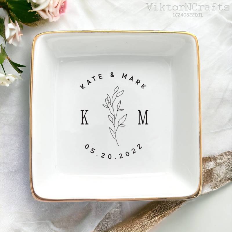 Personalisierter Verlobungsring Teller, Hochzeitsgeschenk, Verlobtes Geschenk Für Paare, Braut Und Bräutigam von ViktorNCrafts
