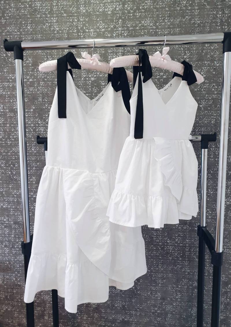 Passende Baumwollkleider Für Mama Und Tochter - Schwarzweiss-Sommer-Outfit Als Mich Muttertagsgeschenk von ViktoriiaGadiak