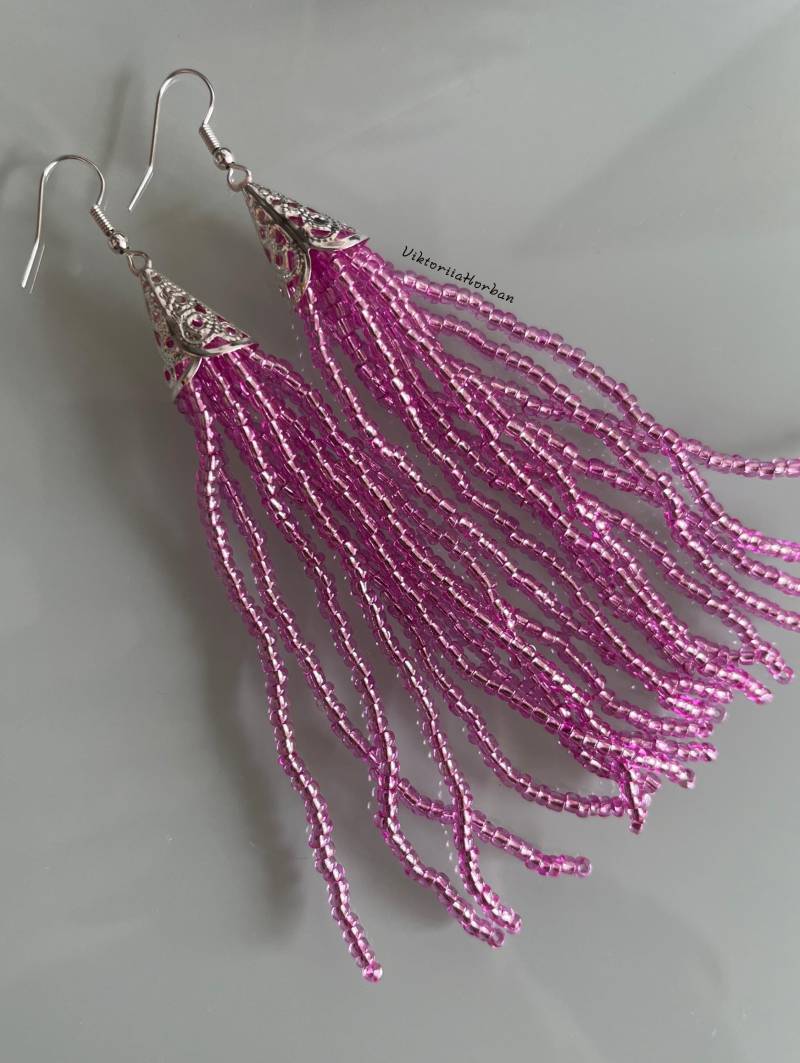 Boho-Flieder-Perlenohrringe Mit Fransen, Handgefertigt, Einzigartige Dekoration, Attraktives Accessoire von ViktoriiaHorban