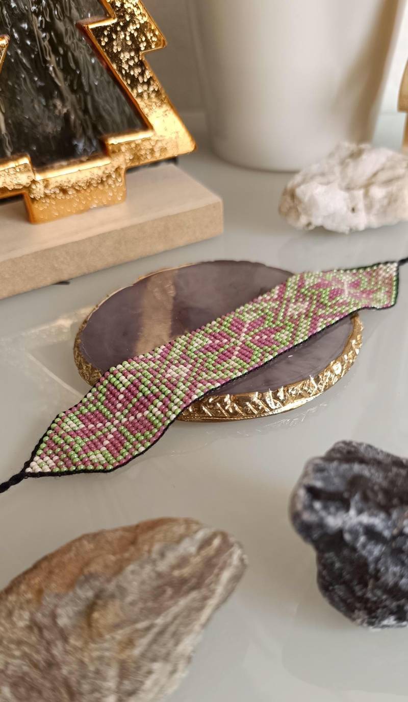 Gesticktes Perlenarmband Gesticktes Perlenarmband von ViktoriiaHorban