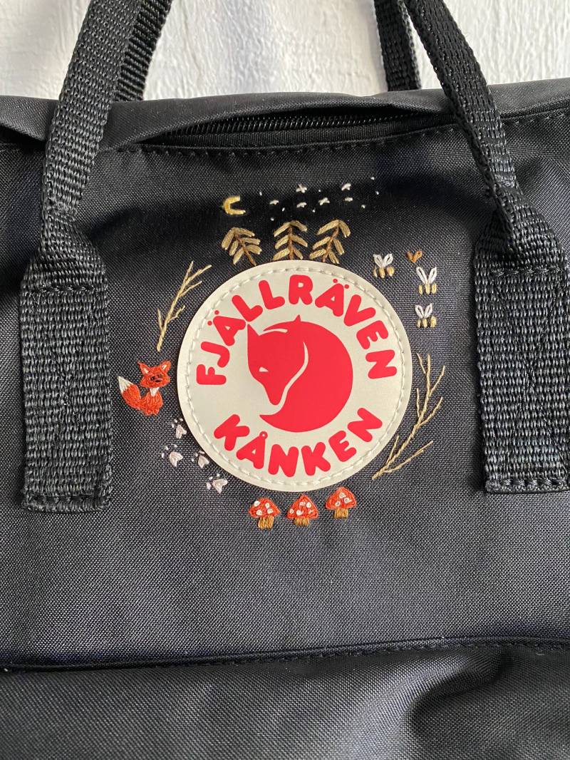 Rucksack Stickerei, Fjällräven Besticken, Handstickerei, Individuelle Stickerei Rucksack Stickerei, Fjällräven Besticken, Handstickerei, Individuelle Stickerei von Viktorijaasshop