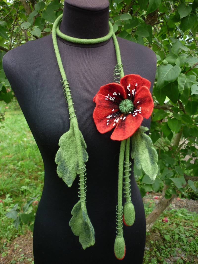 Natürliche Materialien Handgefertigte Halskette Jubiläumsgeschenke Handgefertigtes Fabelhaftes Accessoire Umweltfreundliche Wollaccessoires Filzmohn von ViktoriyaSK