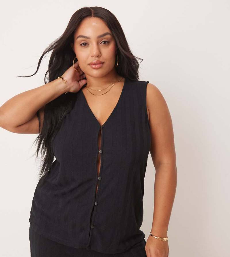 VILA Curve - Leichte, ärmellose Weste aus Rippstrick in Schwarz, Kombiteil von Vila Curve