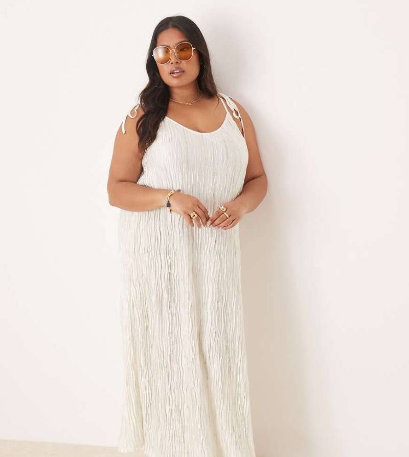 VILA Curve - Plissiertes Maxi-Trägerkleid in blassem Schlickgrün mit Batikmuster von Vila Curve