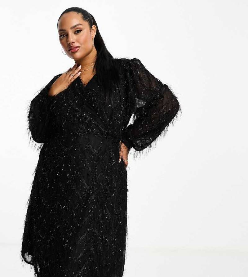 Vila Curve - Flauschiges, kurzes Wickelkleid in Schwarz mit Textur von Vila Curve