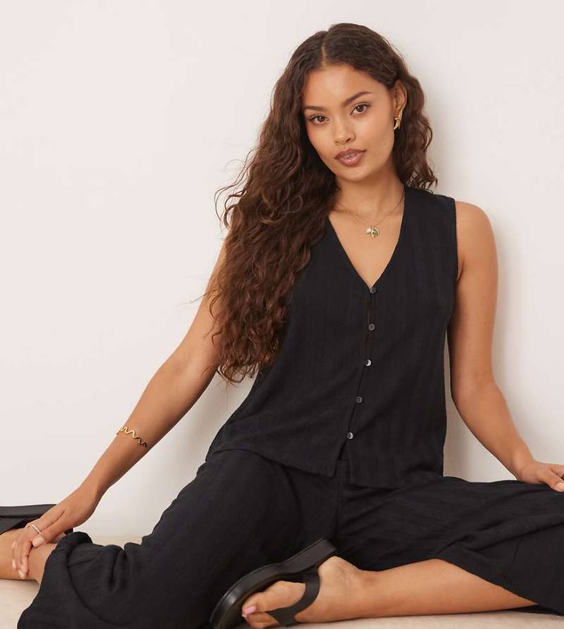 VILA Petite - Leichte, ärmellose Weste aus Rippstrick in Schwarz, Kombiteil von Vila Petite