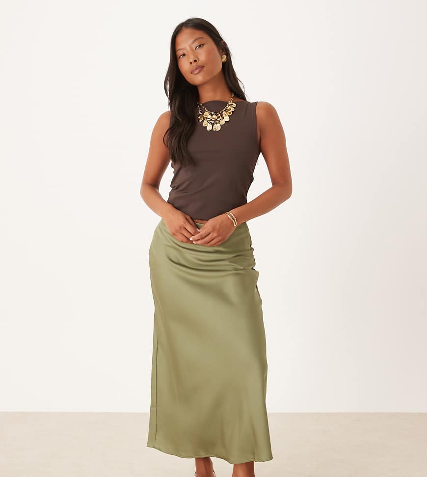 VILA Petite - Maxikleid aus Satin in Ölgrün von Vila Petite