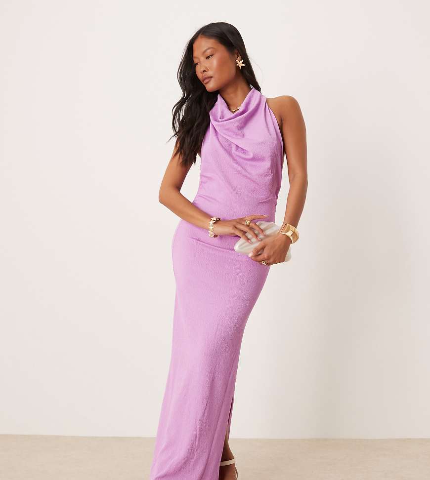 VILA Petite - Maxikleid in Lila mit Strukturdesign, Wasserfallausschnitt und Rückenausschnitt von Vila Petite