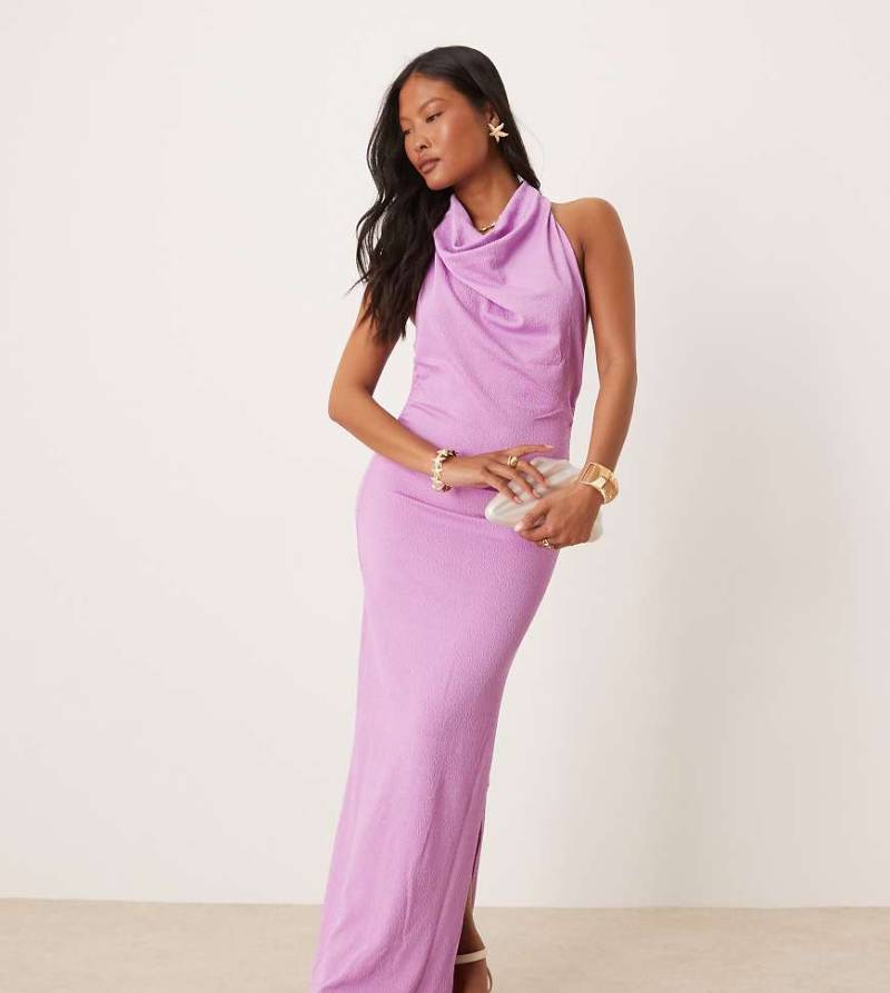 VILA Petite - Maxikleid in Lila mit Strukturdesign, Wasserfallausschnitt und Rückenausschnitt von Vila Petite