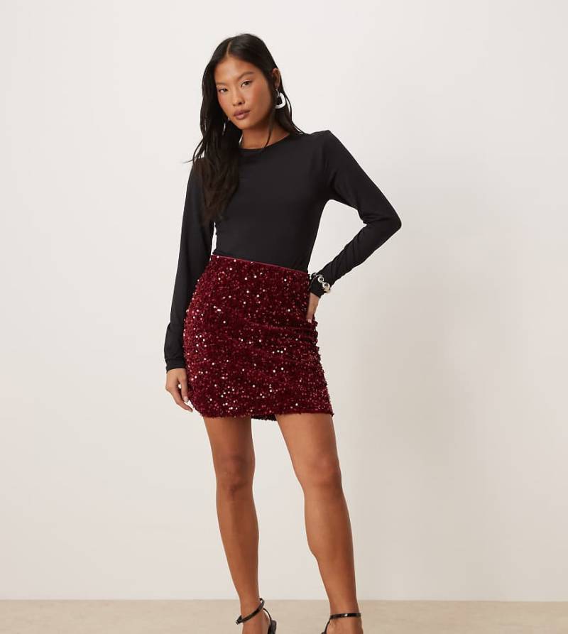VILA Petite - Pailletten-Minirock in Dunkelrot von Vila Petite