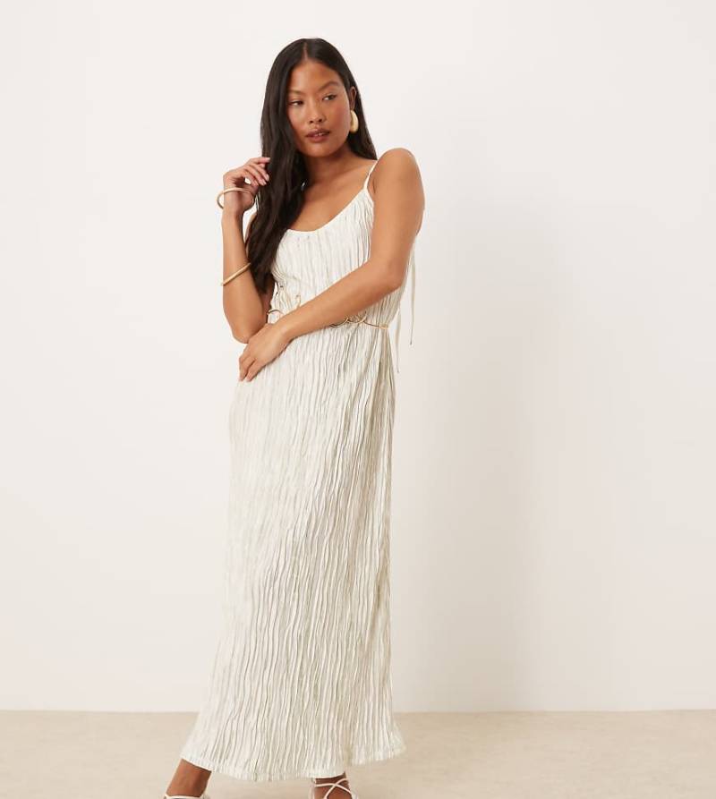 VILA Petite - Plissiertes Maxi-Trägerkleid in blassem Schlickgrün mit Batikmuster von Vila Petite