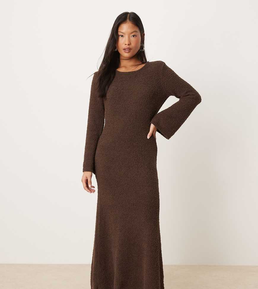 VILA Petite - Superweiches, flauschiges Maxi-Pulloverkleid in Schokobraun-Brown von Vila Petite