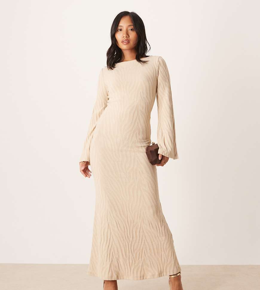 Vila Petite - Maxi-Strickkleid in Neutral mit Zebramuster Vila Petite - Maxi-Strickkleid in Neutral mit Zebramuster von Vila Petite