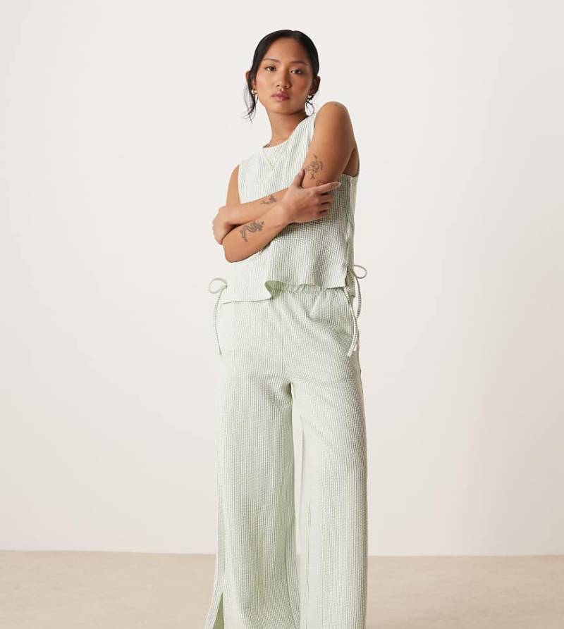 Vila Petite - Strukturierte Hose mit weitem Bein und Streifen in Grün und Creme, Kombiteil von Vila Petite