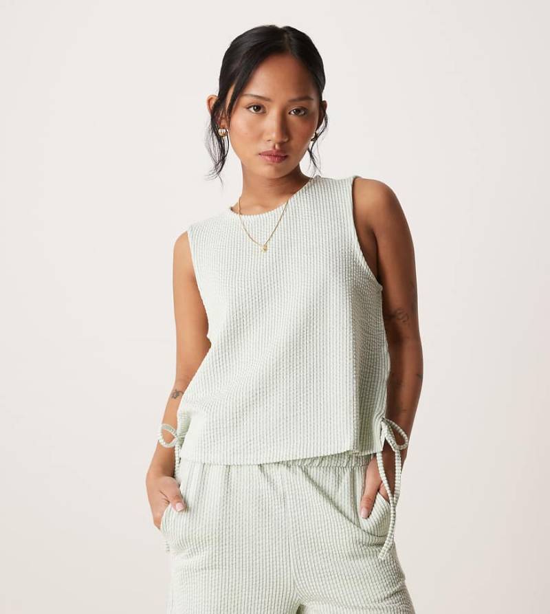Vila Petite - Strukturiertes, ärmelloses, gestreiftes Oberteil in Grün und Cremeweiß mit seitlichem Bindedetail, Kombiteil von Vila Petite