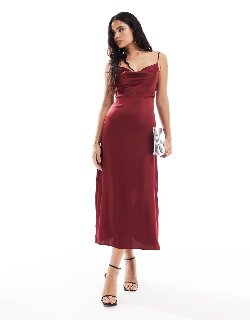 VILA - Brautmode - Maxi-Trägerkleid aus rotem Satin mit Wasserfallausschnitt von Vila