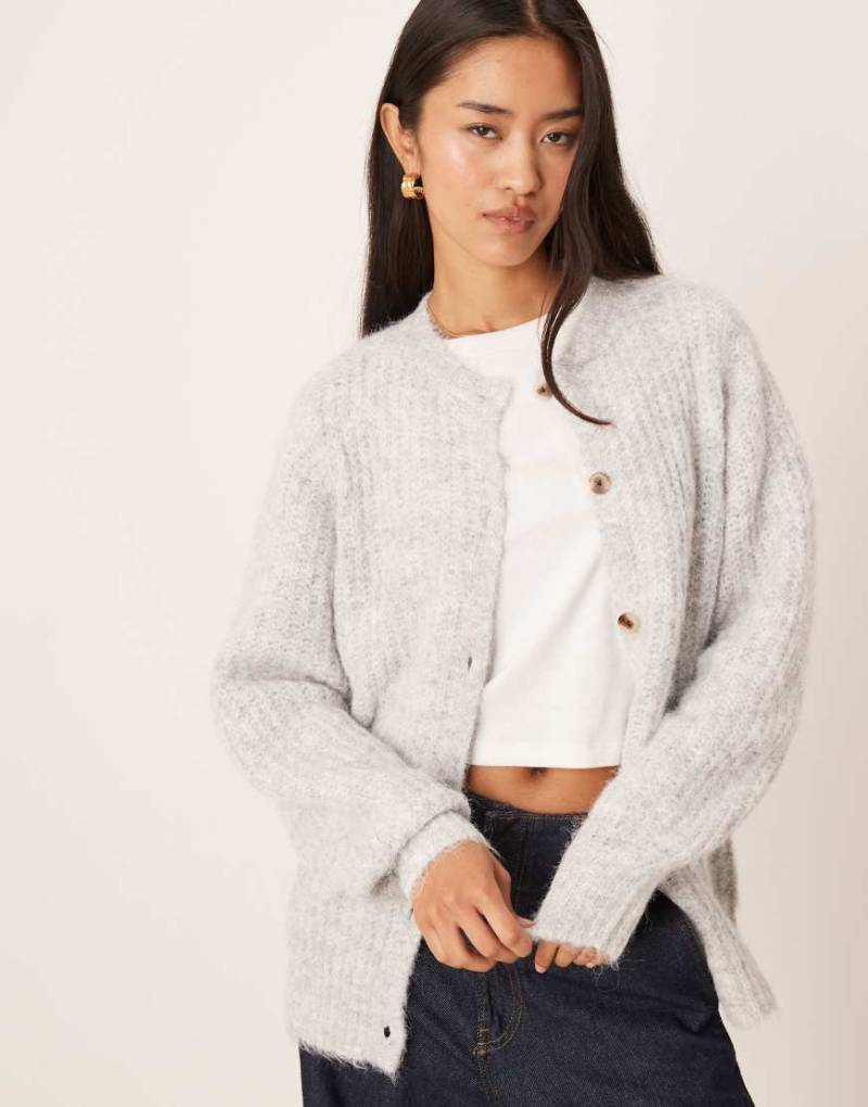 VILA - Flauschige, strukturierte Strickjacke in meliertem Mittelgrau von Vila