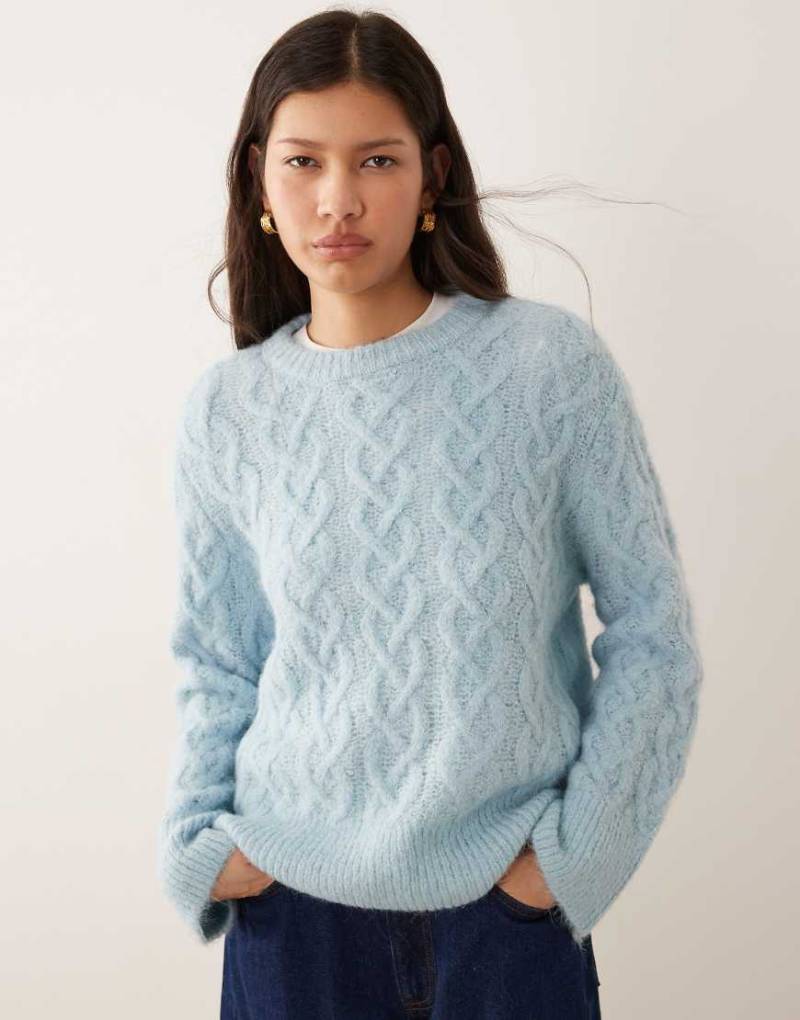 VILA - Flauschiger Strickpullover in Hellblau mit Zopfmuster von Vila