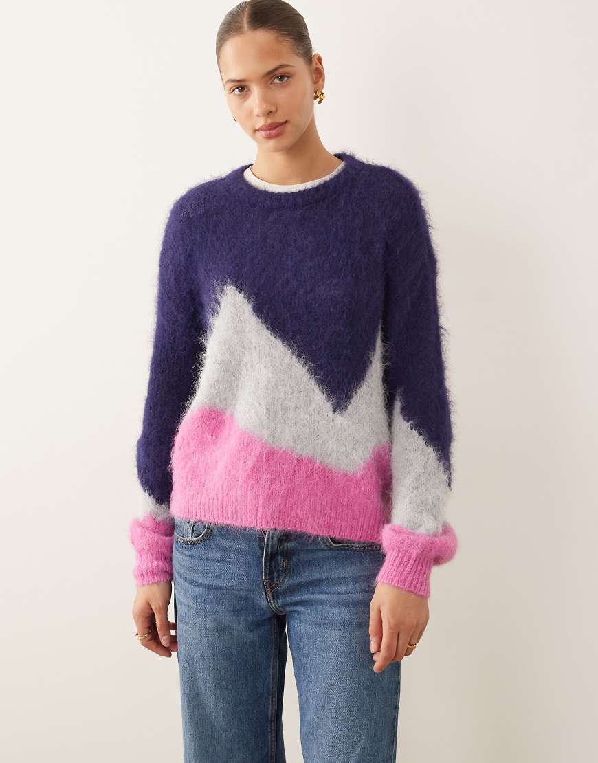 VILA - Flauschiger Strickpullover mit diagonalem Streifenmuster in Blau und Rosa-Bunt von Vila