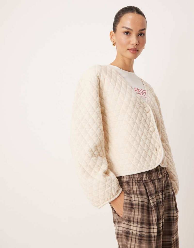 VILA - Gesteppte Cropped-Bomberjacke aus weichem Jersey in Creme-Weiß von Vila