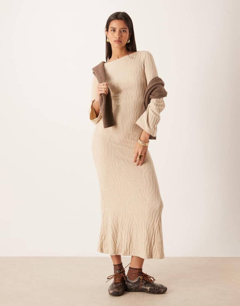 VILA - Gestricktes Maxikleid mit neutralem Zebramuster von Vila