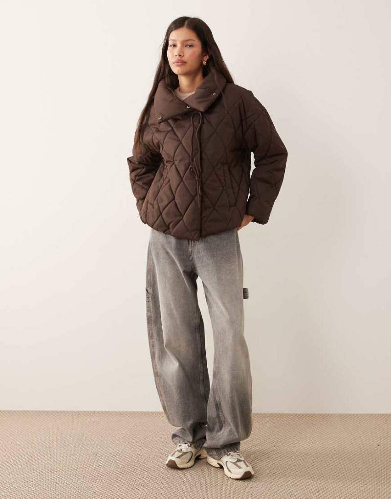 VILA - Hochgeschlossene Steppjacke in Schokobraun mit Bindedetail-Brown von Vila