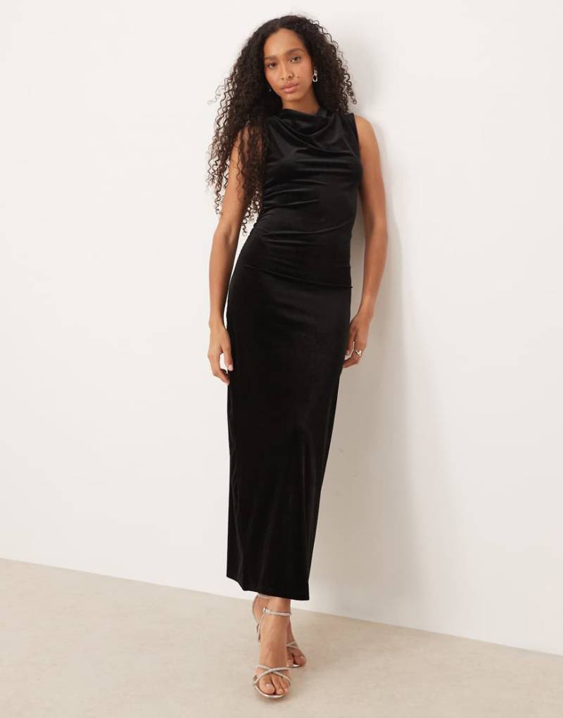 VILA - Hochgeschlossenes Samt-Maxikleid in Schwarz mit Raffung von Vila