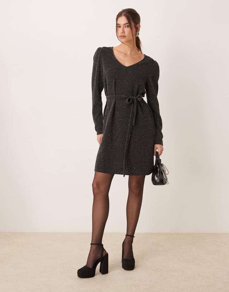 VILA - Kleid in glitzerndem Schwarz mit Bindegürtel von Vila