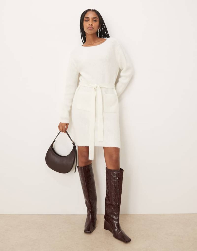 VILA - Kurzes Strickkleid in Weiß mit Taillengürtel von Vila