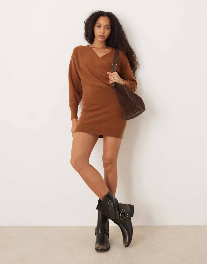 VILA - Kurzes Wickelkleid aus Strick in Camel-Neutral von Vila