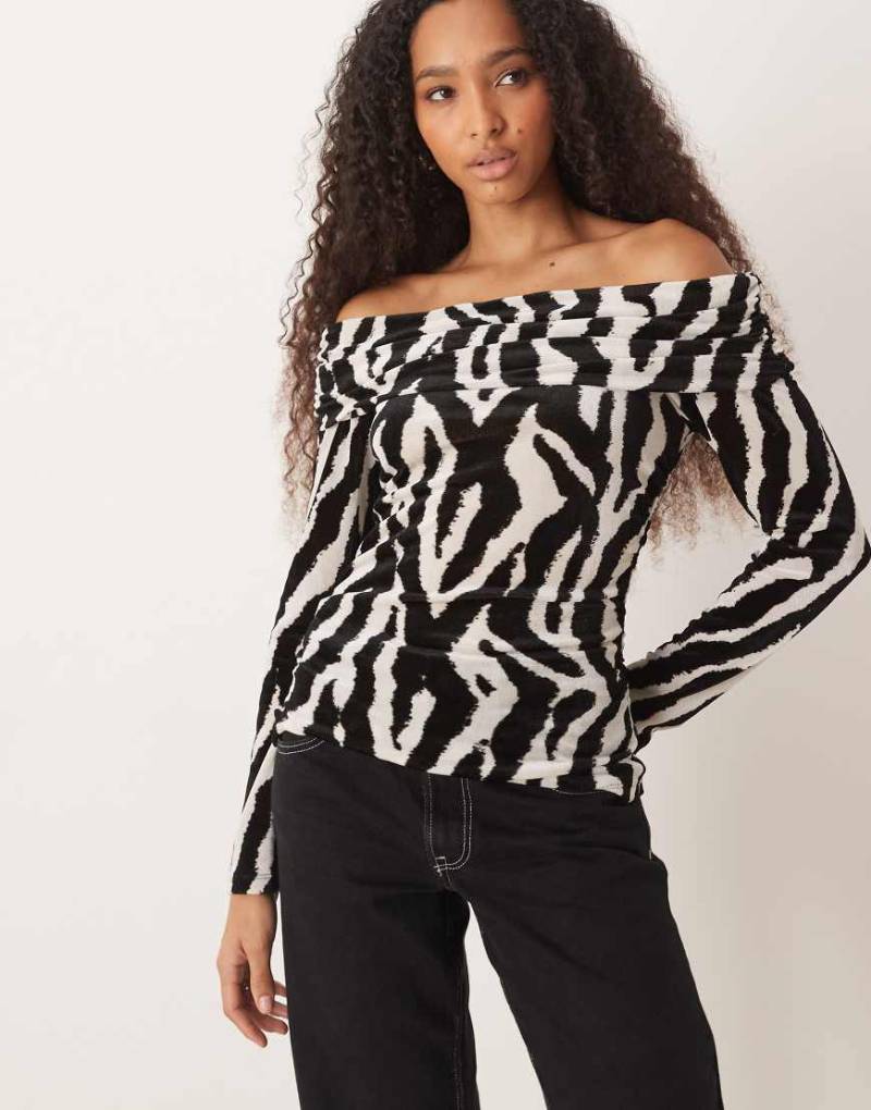 VILA - Langärmliges, schulterfreies Oberteil mit geflocktem Zebramuster-Schwarz von Vila